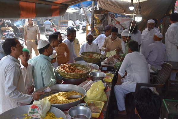 Bumper sale of shortbread, sweets and balloons on Bakrid, turnover of 30 lakhs