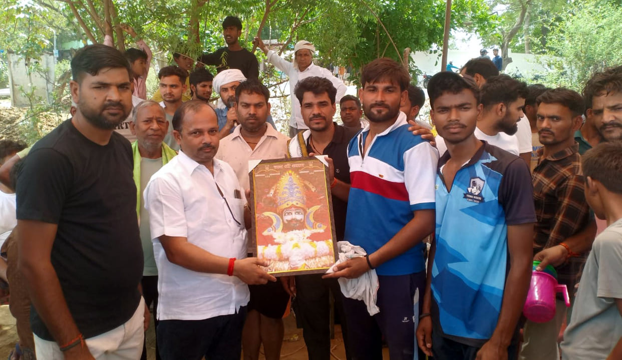 IPL colors spread across the countryside, Udhanpura defeated Nagla Imli team, league matches started in Shahpur Brahmin and Chaurangahar.