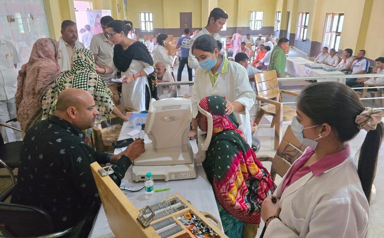 Eyes of 300 patients examined in the camp