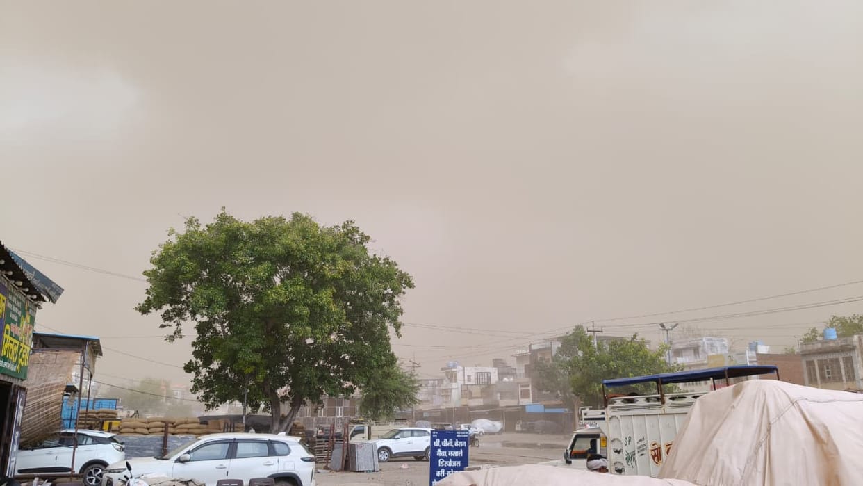 Relief from thunderstorm and light rain, winds blew at a speed of 80 kmph
