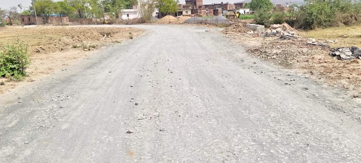 The Bhabhaura Naka to Shahabganj road is being widened at a cost of Rs 14.55 crore.