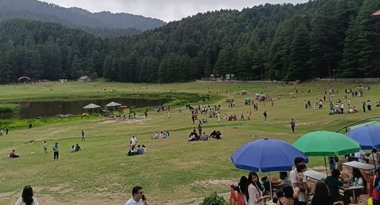 Tourists admired the beauty of nature in light rain