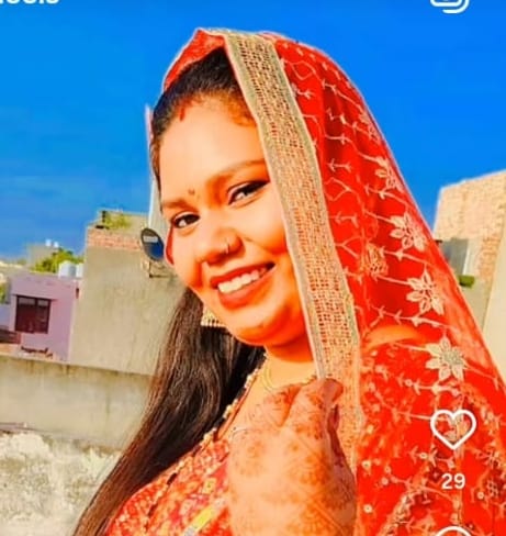 Husband, along with his girlfriend, strangled his wife to death with a rope.