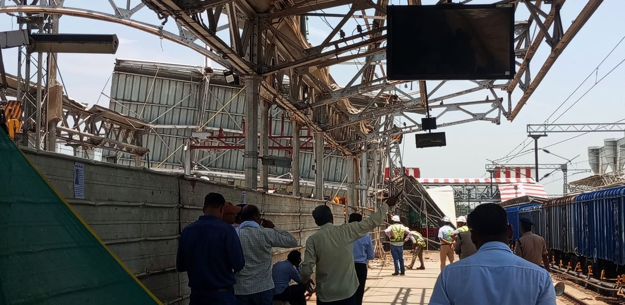 The accident occurred due to the negligence of RLDA officials, there was a hole in the shed