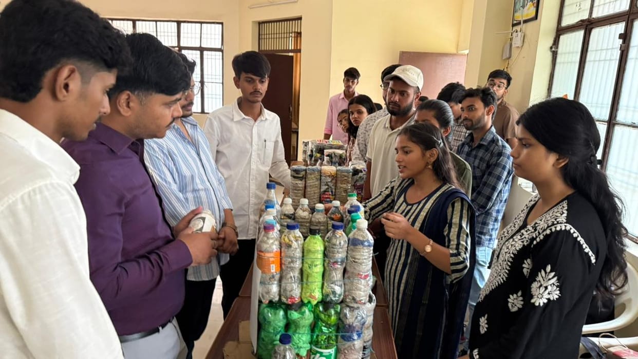 Students of DDU and MMMUT took training and built structures