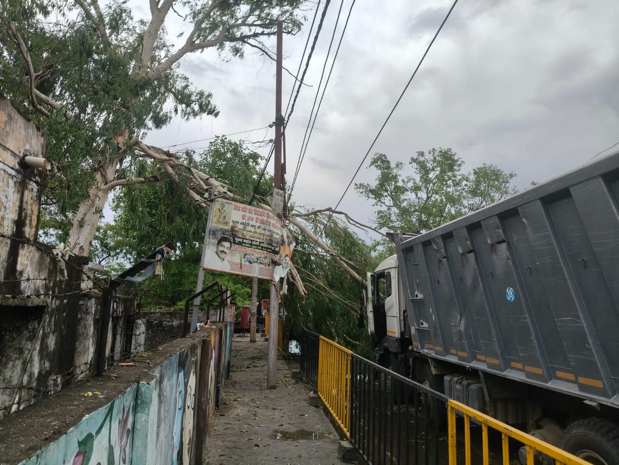 Power supply disrupted due to storm and rain, leaving two lakh houses in darkness.