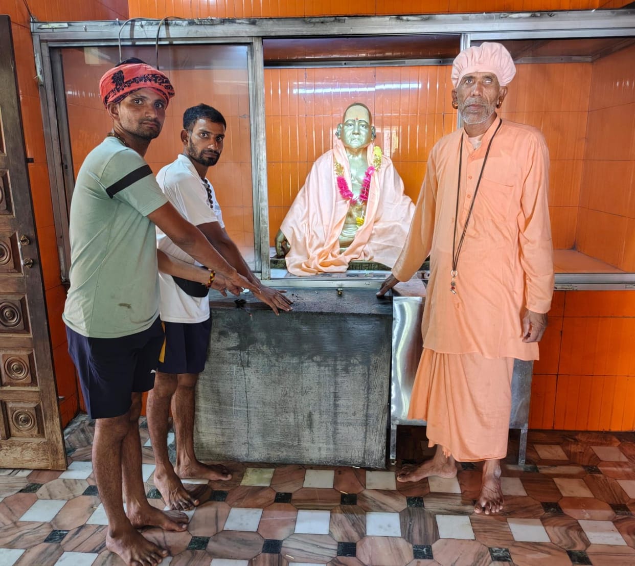 Two Youths Embarking on a Foot Pilgrimage from Gomukh to Somnath Honored