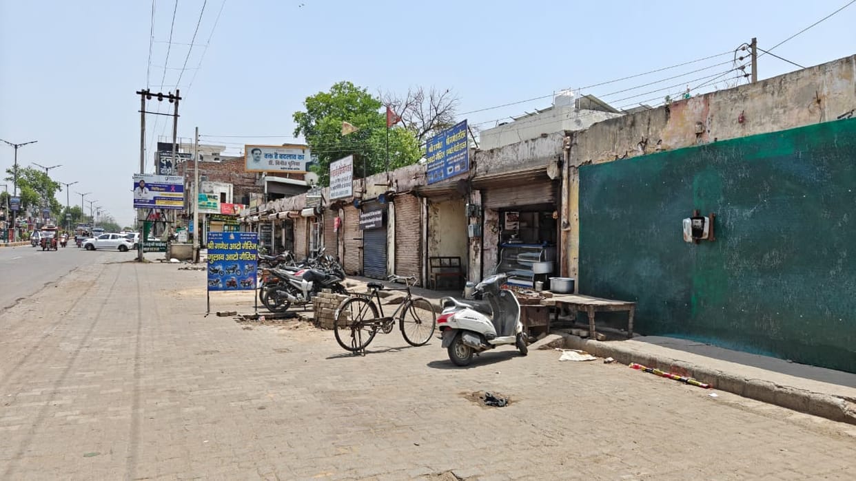 Only 3 out of 11 shopkeepers have deposited their outstanding rent, as the High Court's moratorium is about to expire.