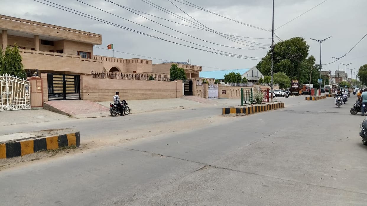 Illegal cuts made on the main roads of the city pose a risk of accidents.