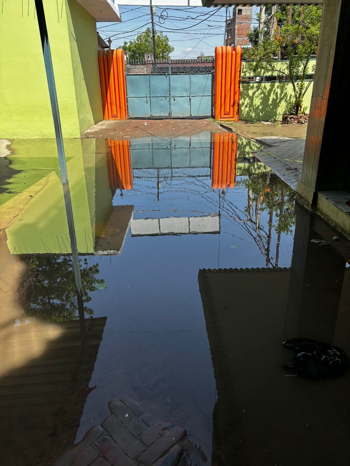 A storm with a speed of 70 kmph caused 10 mm of rain in three hours, killing one person.