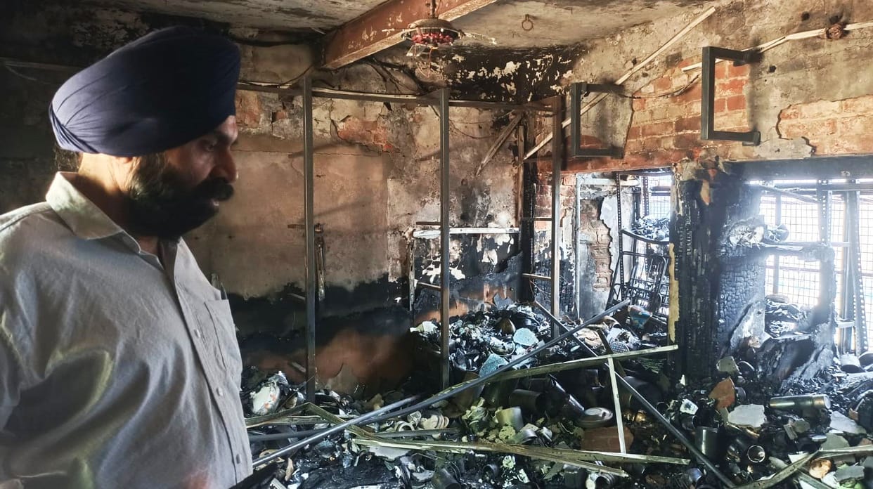 Fire breaks out at a crockery shop in Govindganj Market; losses run into lakhs.