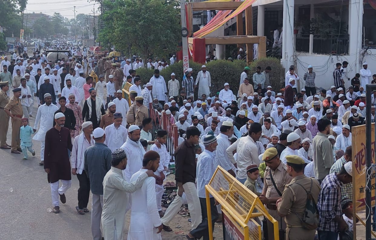 After offering prayers, they prayed for prosperity.