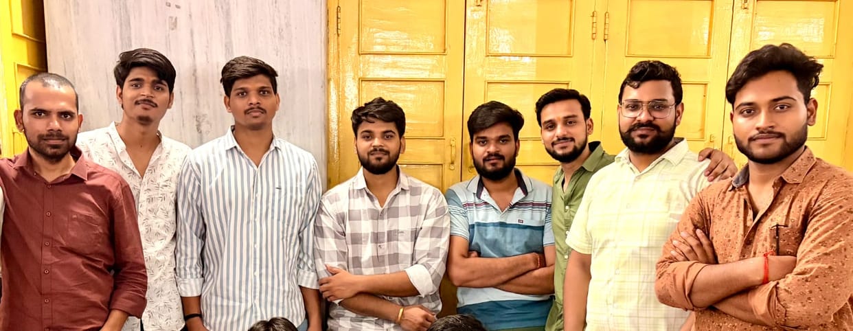 Dholak, harmonium and devotion... a group of youth won the hearts of the people