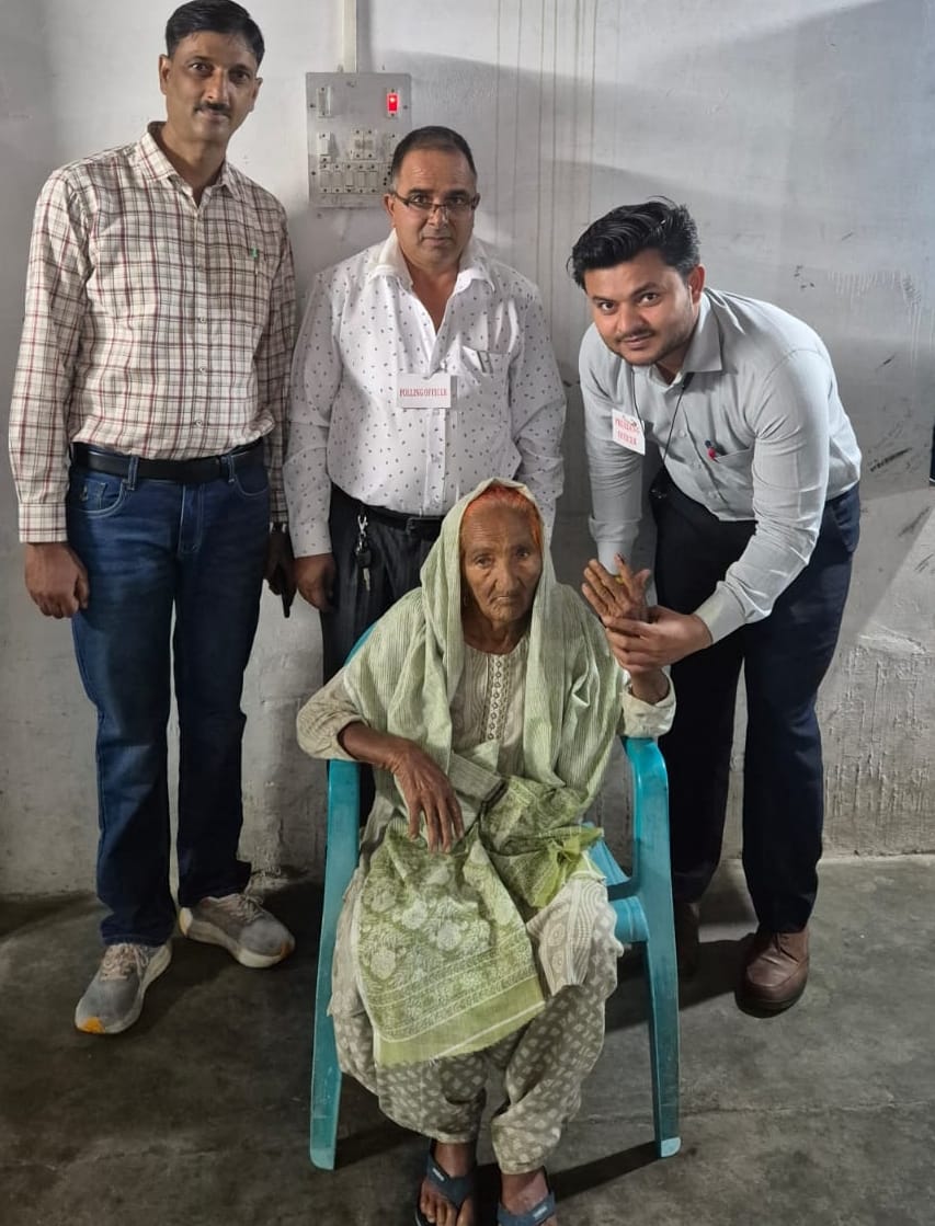 105-year-old Leela and 98-year-old Rugnu Devi cast their votes