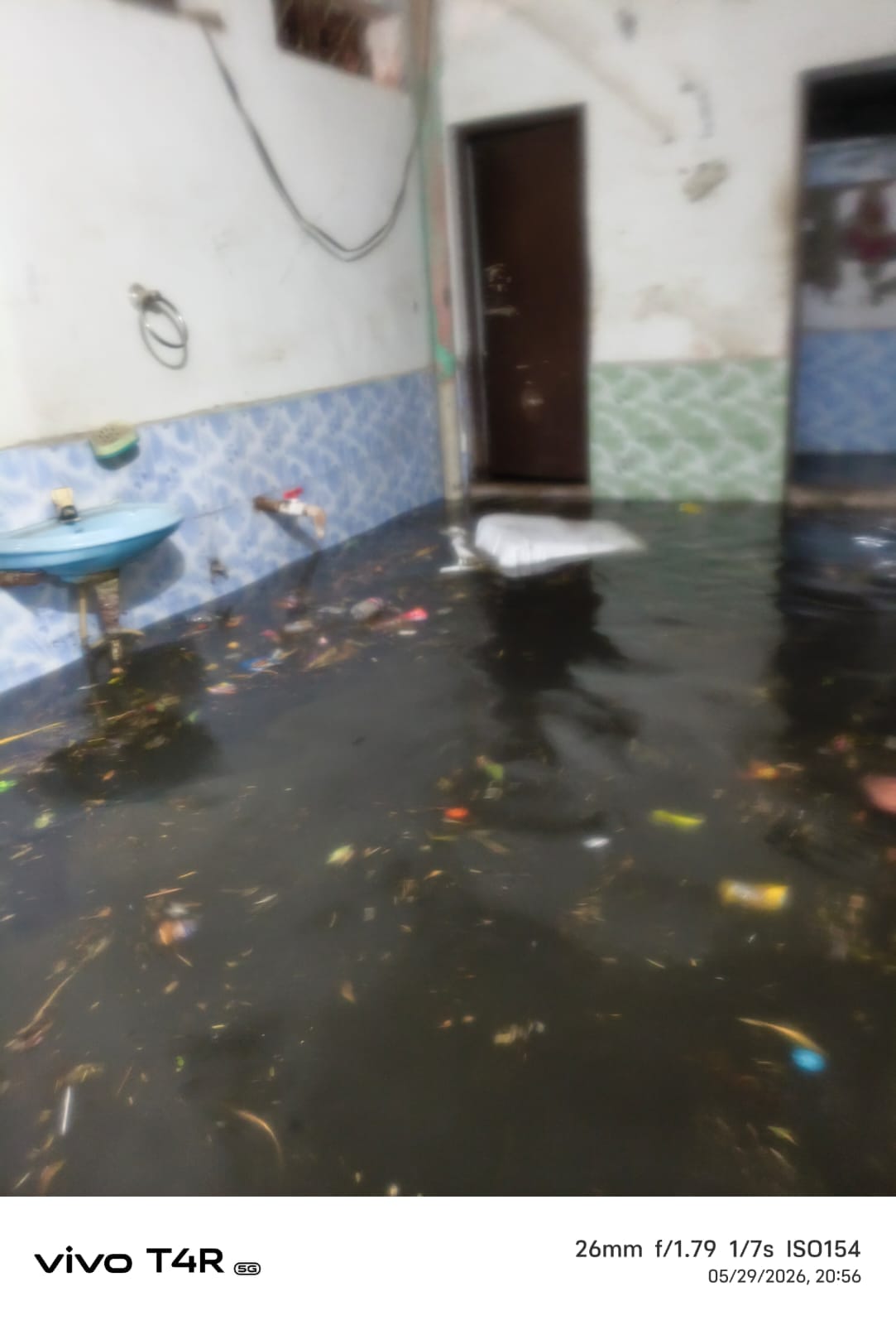 Storm plunges Agra into darkness, uproots poles, trees fall on wires