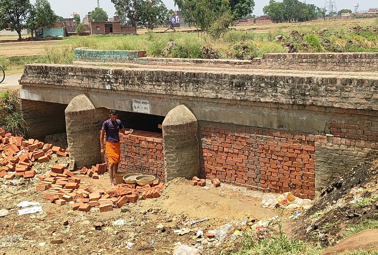 The farmer closed the Sikhar canal by adding bricks under the culvert.