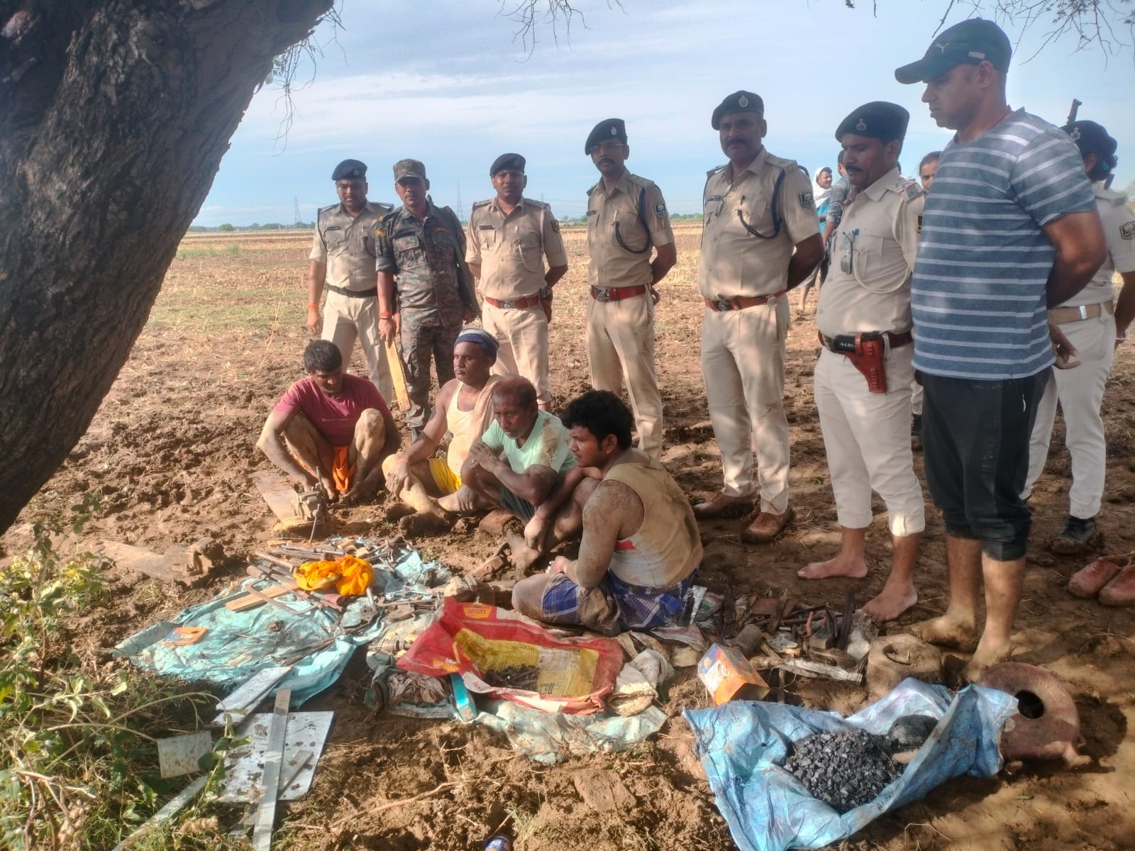 मिनी गन फैक्ट्री का भंडाफोड़