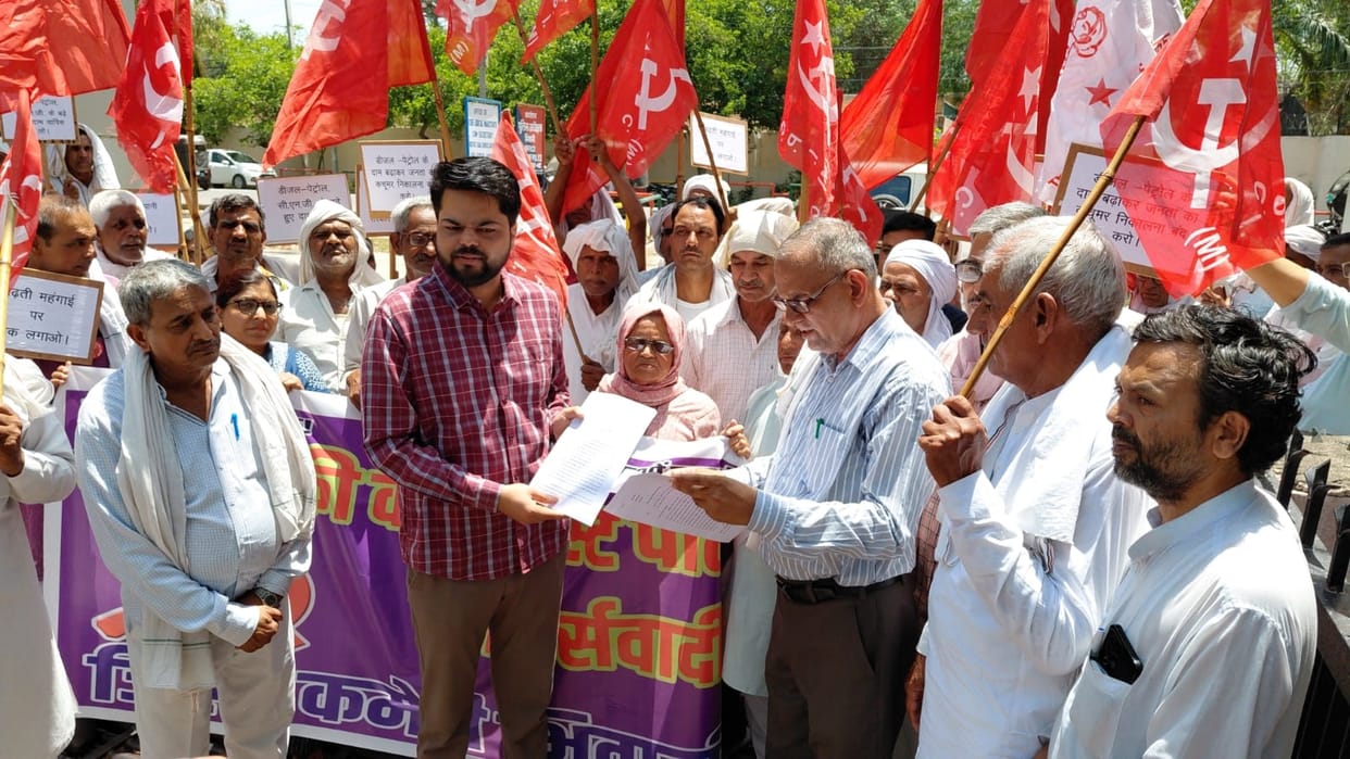 CPI(M) protests against hike in petrol, diesel and gas prices