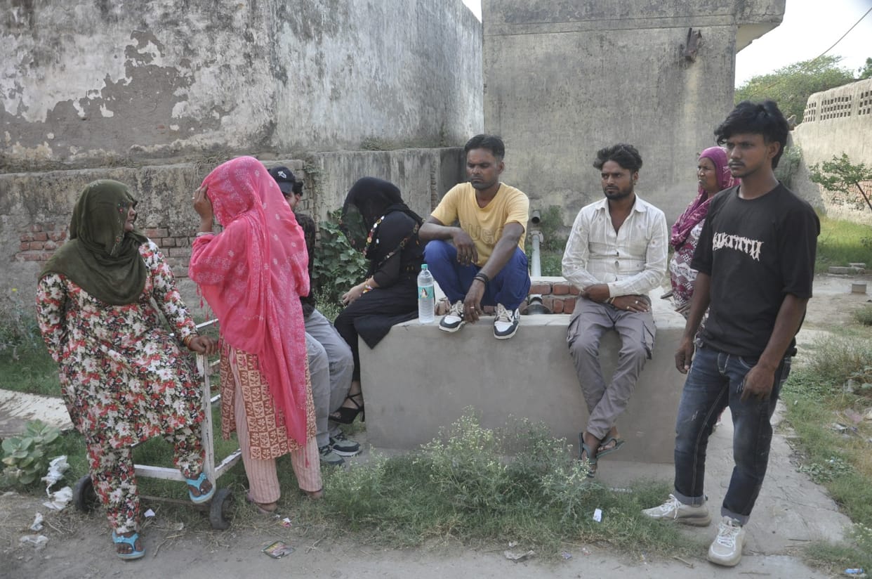Truck Crushes Bike of Friends Returning from Visiting the Taj Mahal; One Dead