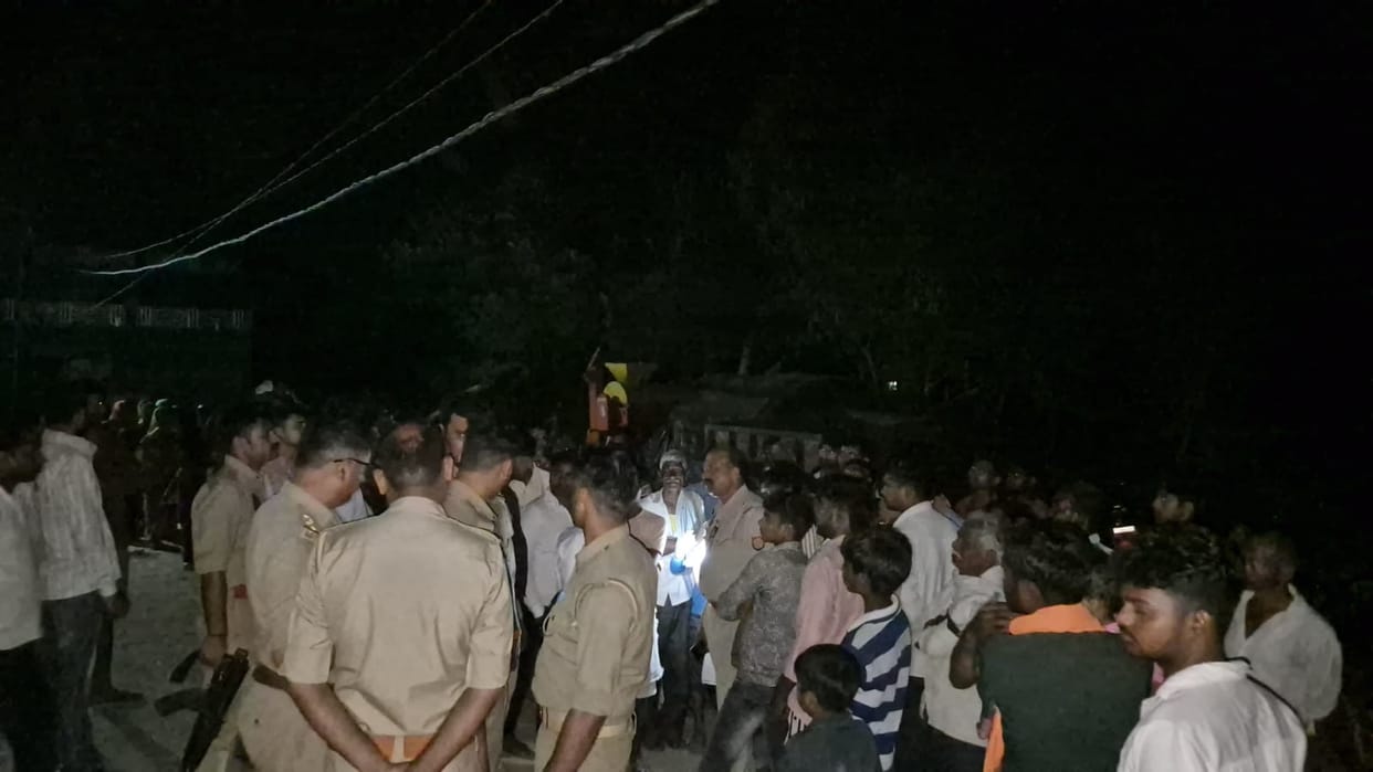 10 days after his daughter's wedding, a father hanged himself to death.