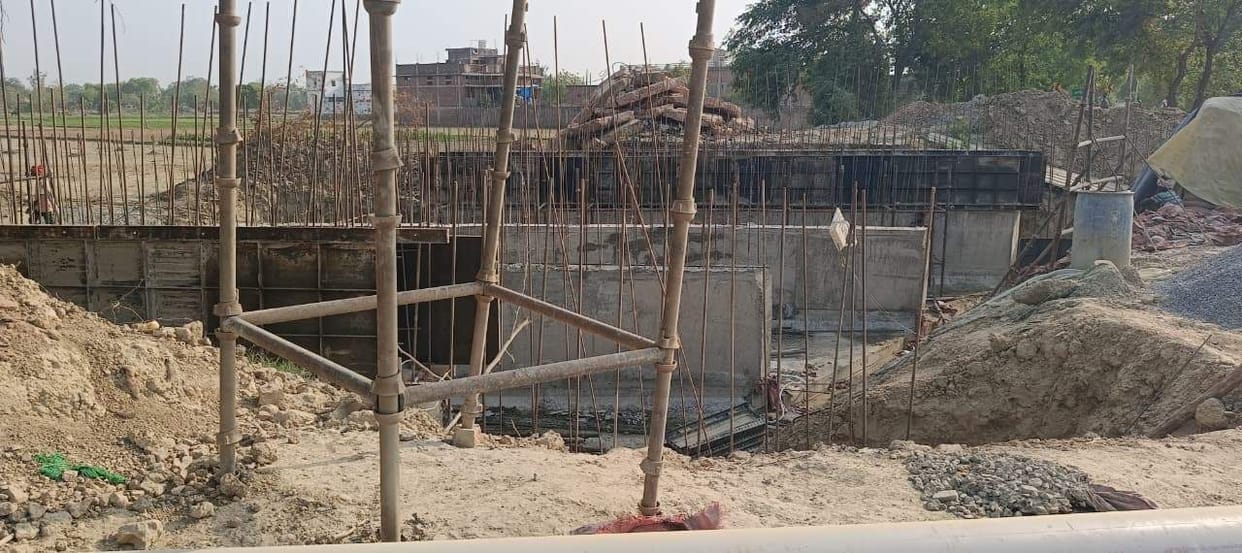 The construction of the bridge connecting the two blocks is 60 percent complete.