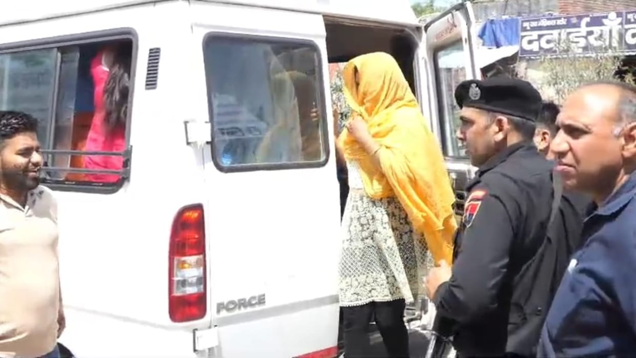 Police raided spa centers, arrested 27 girls and 6 boys