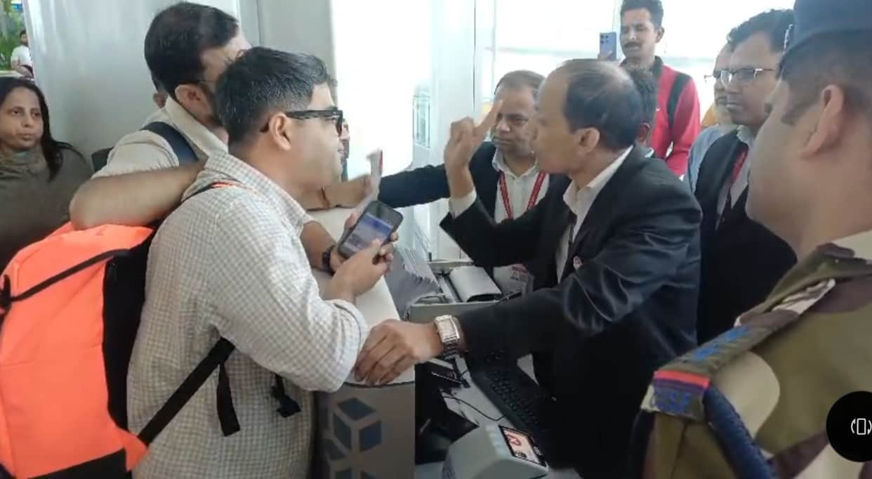 Passengers create ruckus at Delhi airport Darbhanga SpiceJet flight SG495 cancelled Bihar