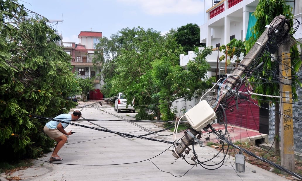 Current continued to flow for 12 hours in the wires that fell along with the pole