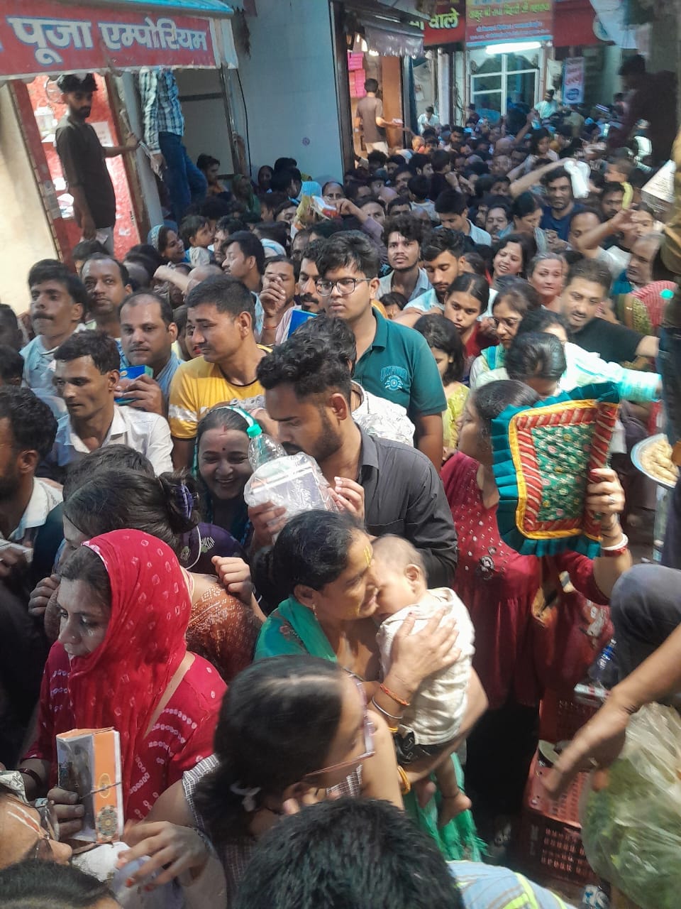 The crowds increased the distance between the devotee and the deity.