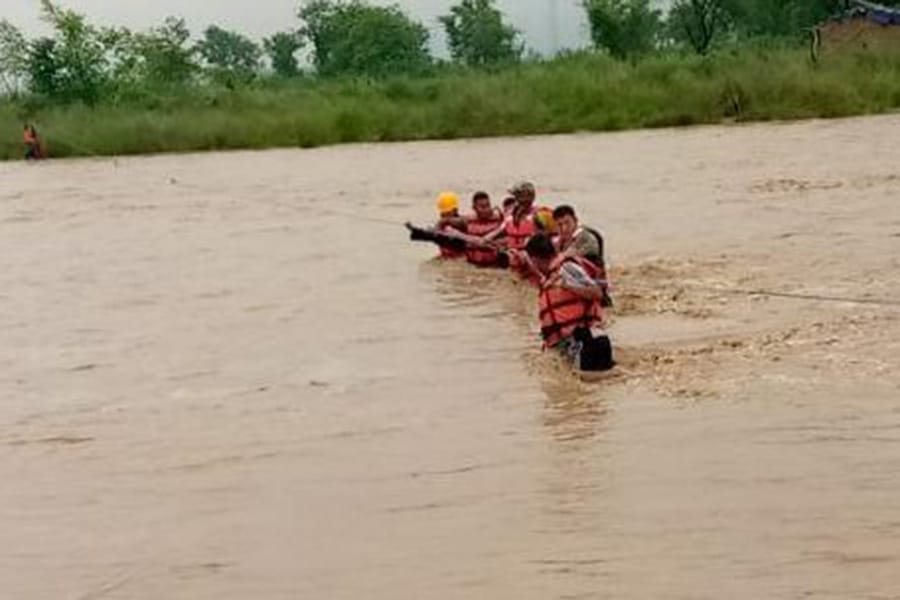 Nepal: 20 women trapped in floods, rescued by APF