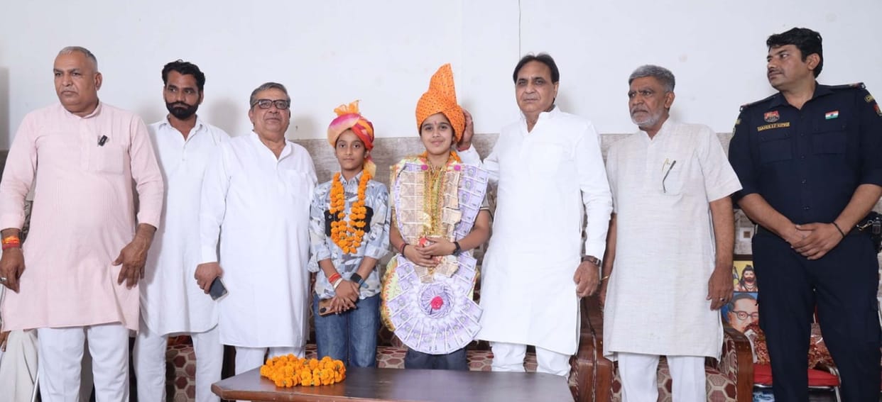13-year-old Ishika brings glory to Haryana by winning a gold medal in powerlifting.