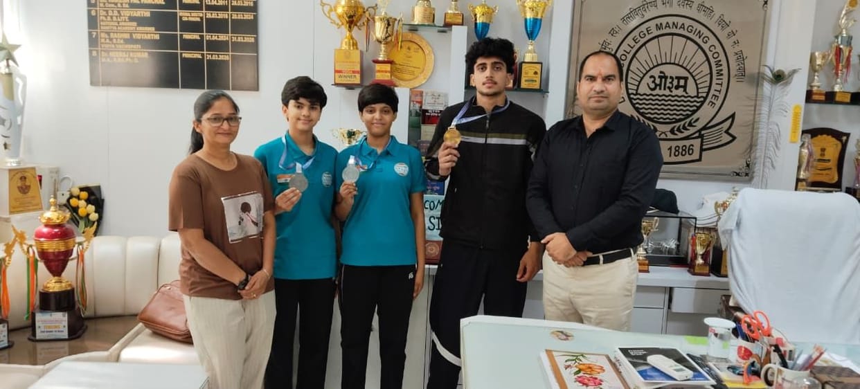 Players Win Gold and Silver Medals in National Fencing