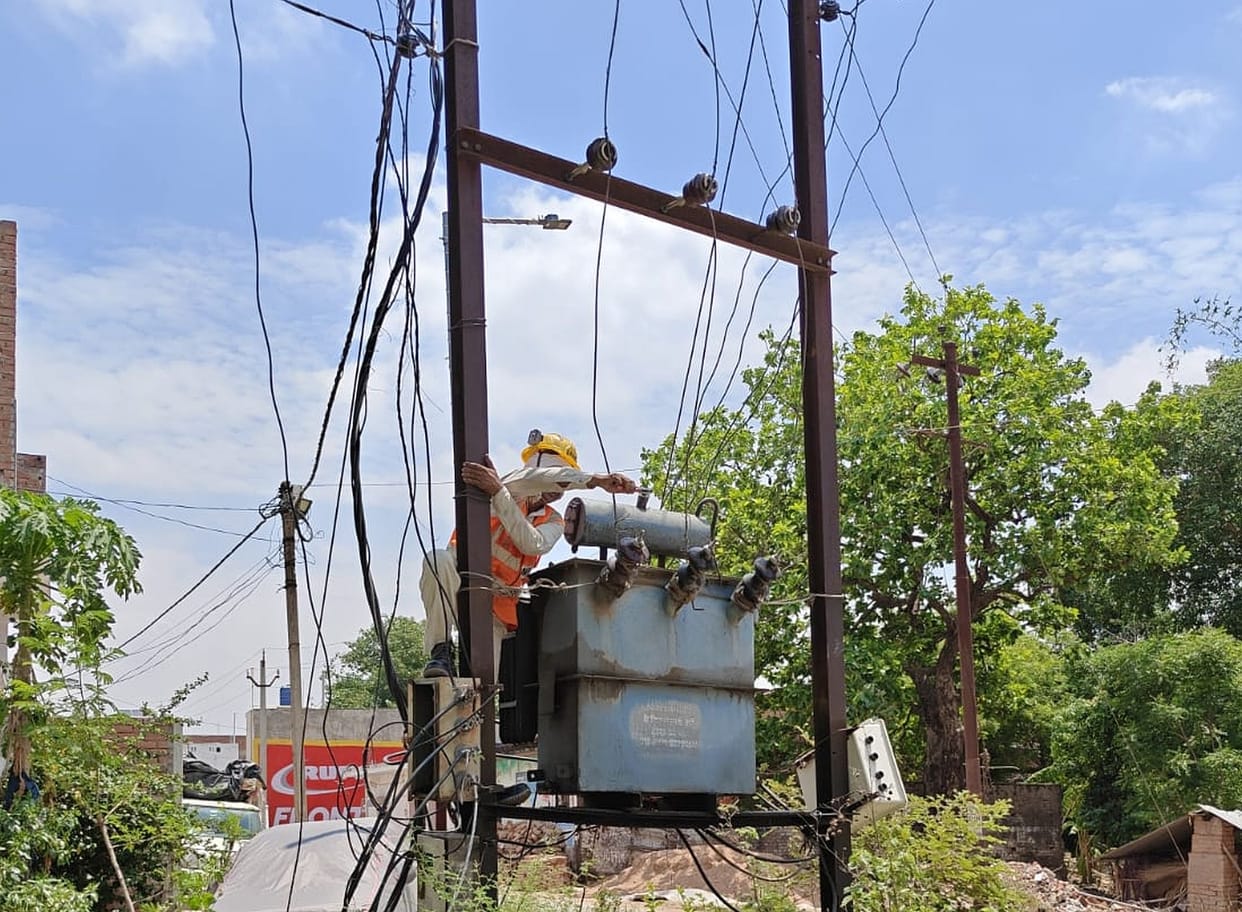 Electricity shocks every hour