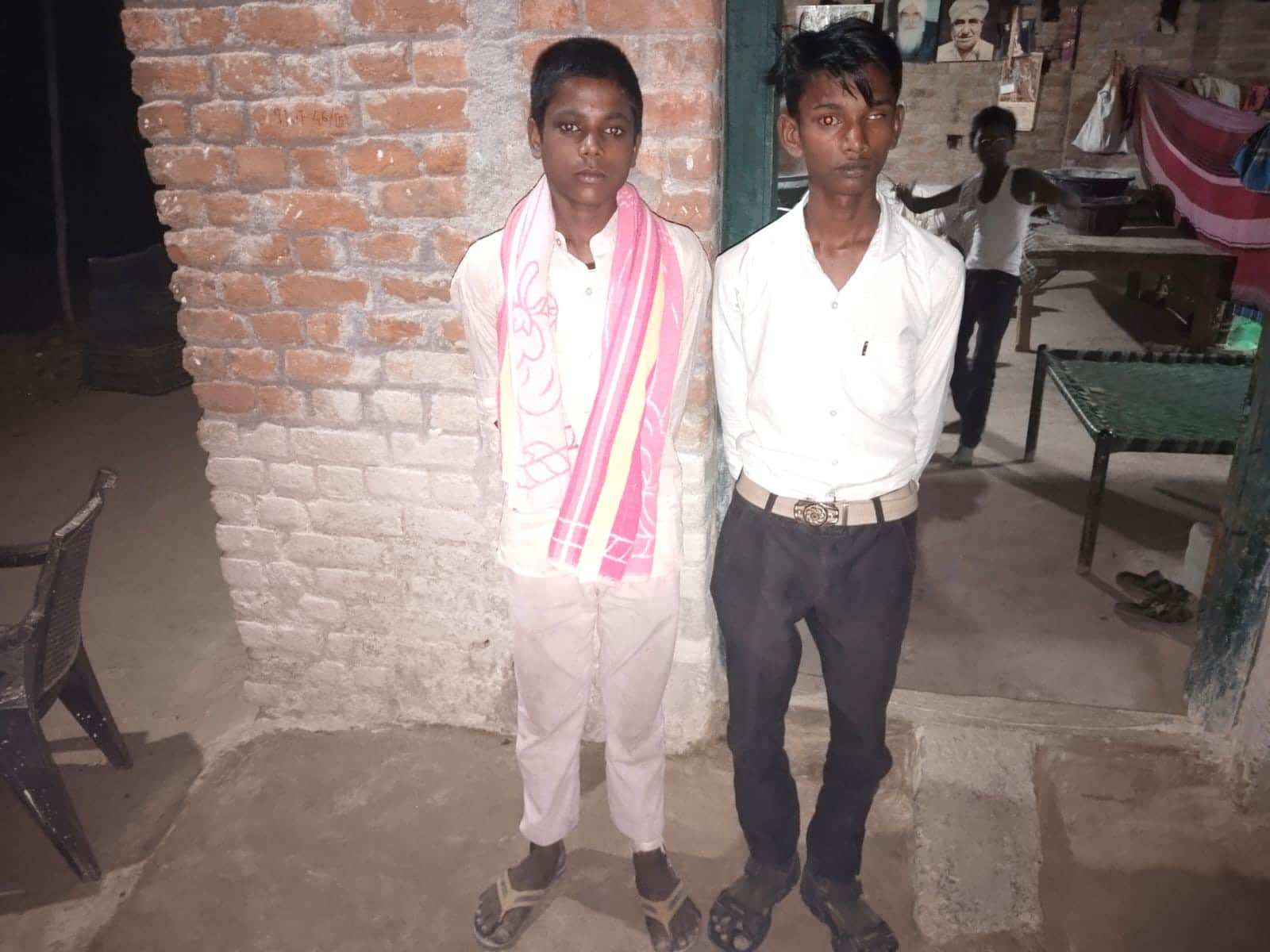 अपह्त पवन कुशवाहा और सुनील। स्रोत परिजन।