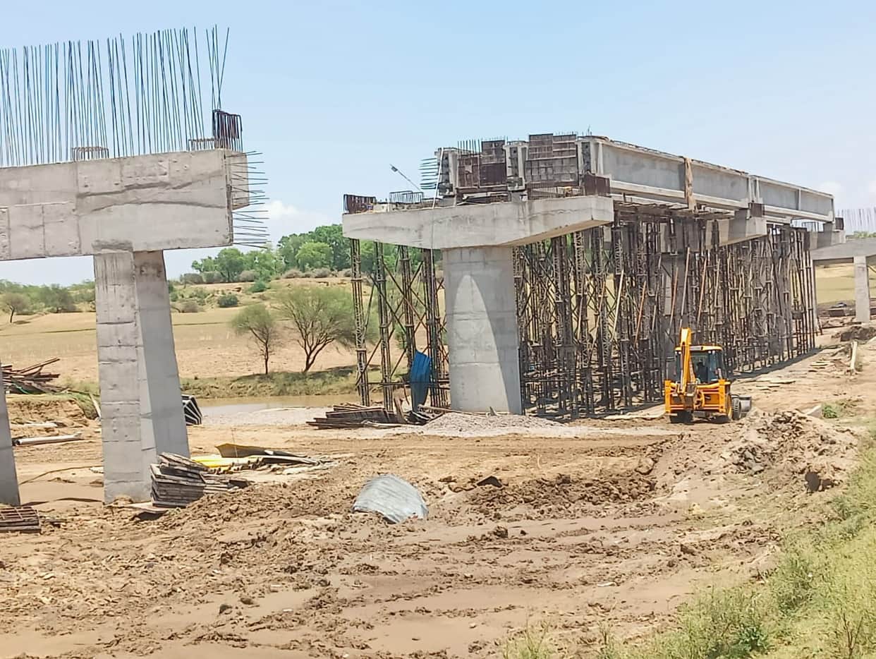 Construction of the 120-meter-long bridge over Turri Nala was halted and the cross beams were tied up.