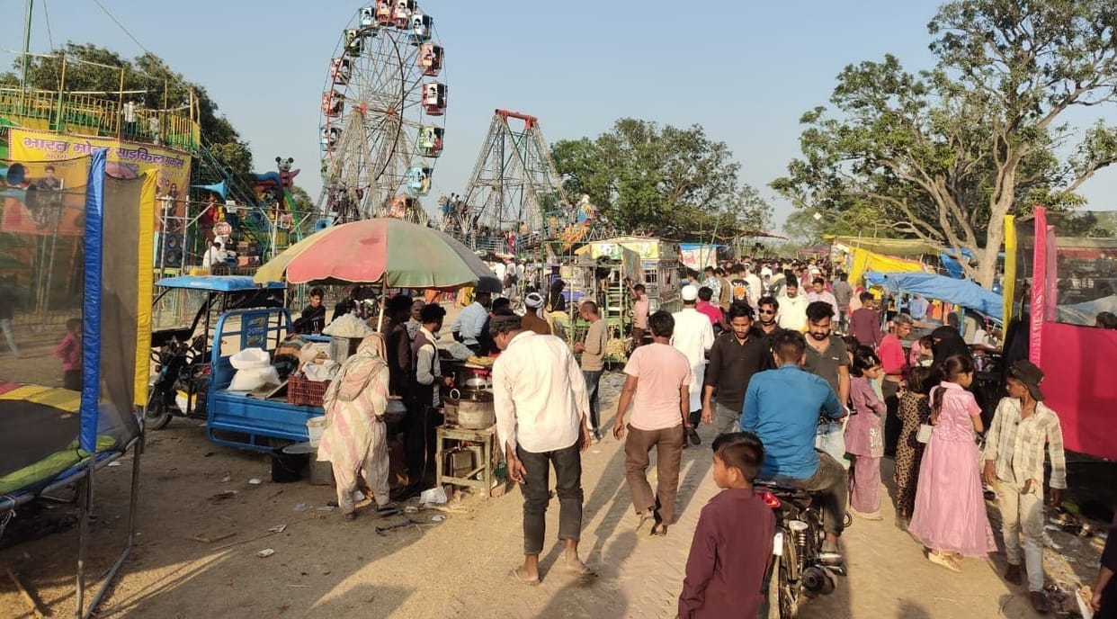 Swings and circus become the center of attraction in the Dargah Peer Haneef fair