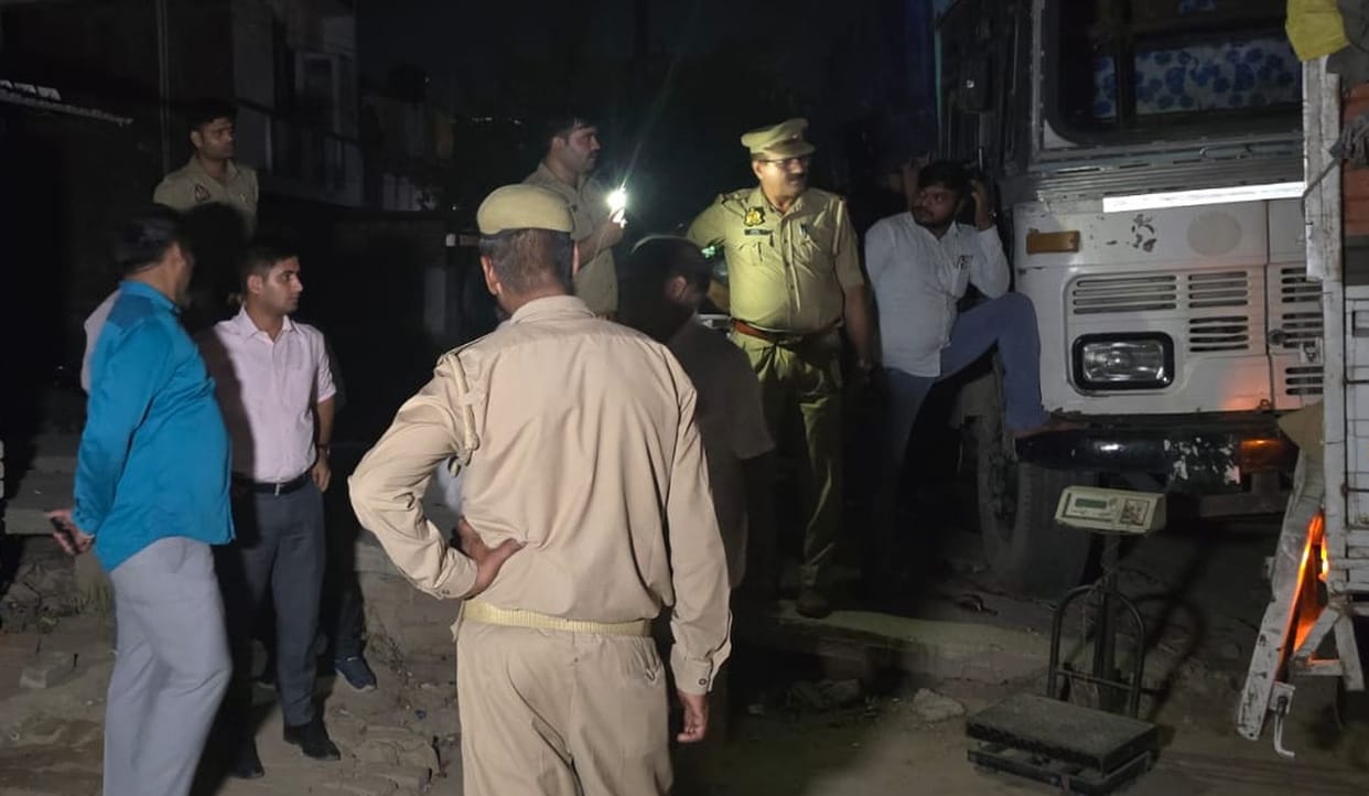 Government wheat sacks stolen from a truck parked outside CWC