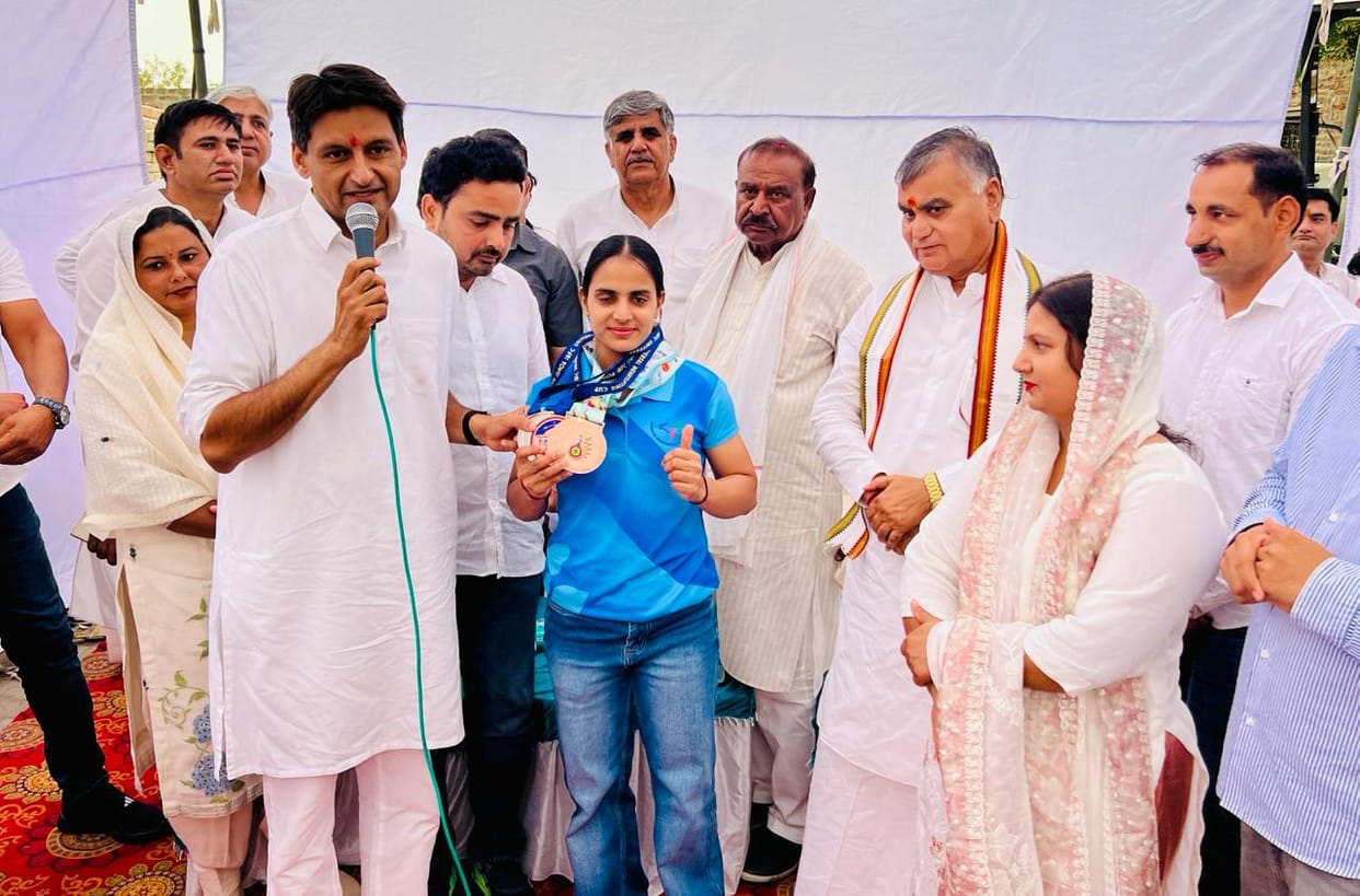 International Weightlifter Komal Kuhad Honored in Chinnoli