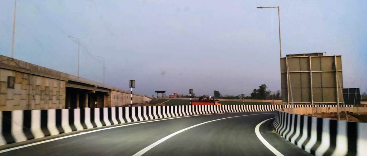 The Ganga Expressway Transforms the Landscape of the Garh Region; Real Estate Sector Witnesses a Historic Boom.