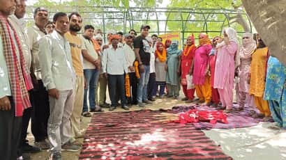 हड़ताल समापन समारोह में एकजुट कर्मचारी। स्रोत : यूनियन