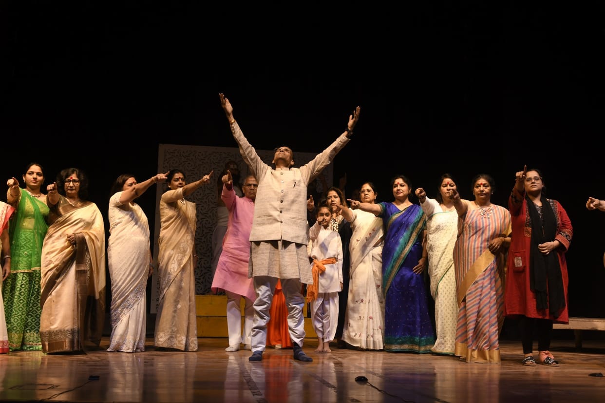 The artists performed the play Chakkar Hi Chakkar, presented in modern and mythological colours.