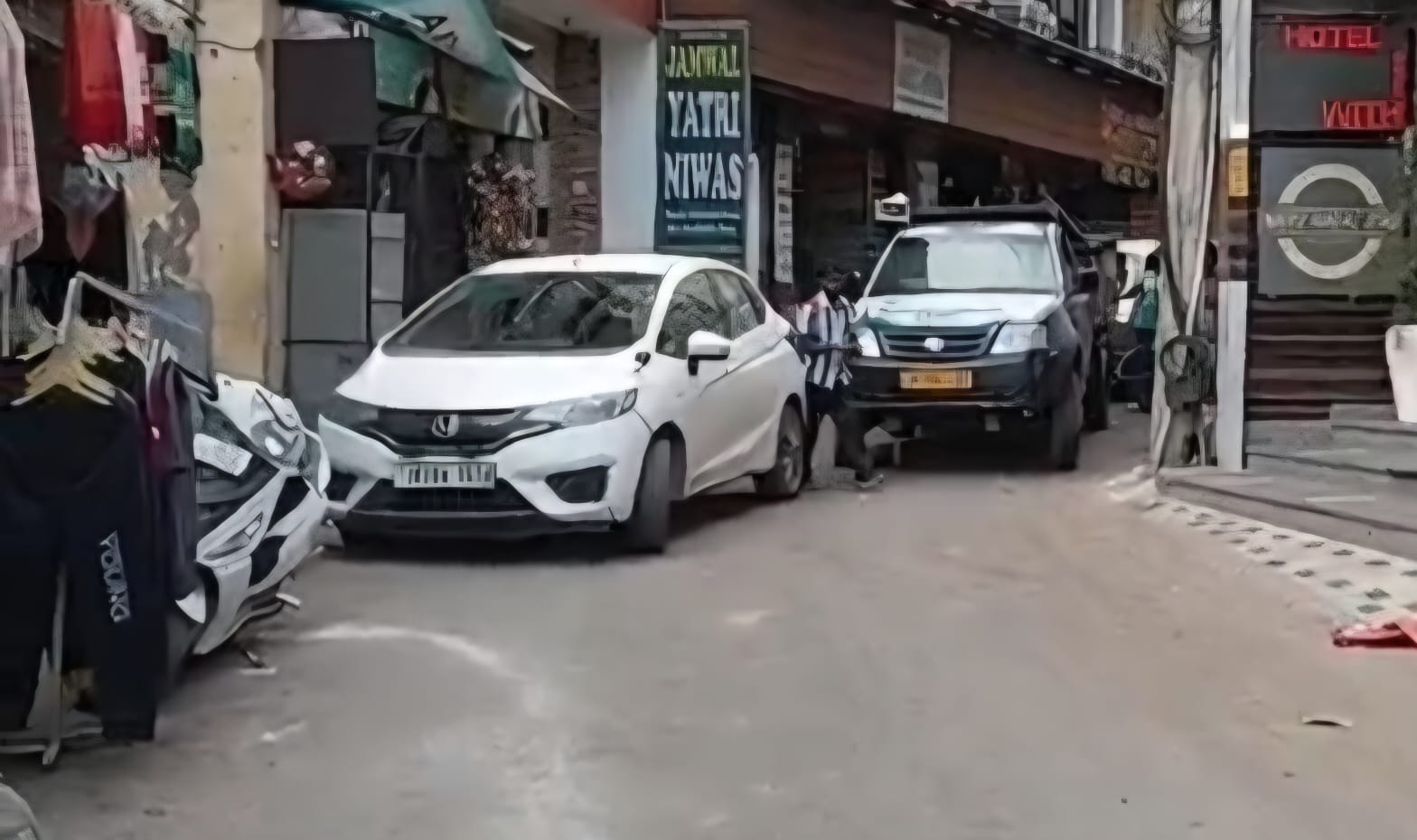 कटड़ा मार्ग के किनारे खड़े बहन अब होगी कार्यवाही   संबाद