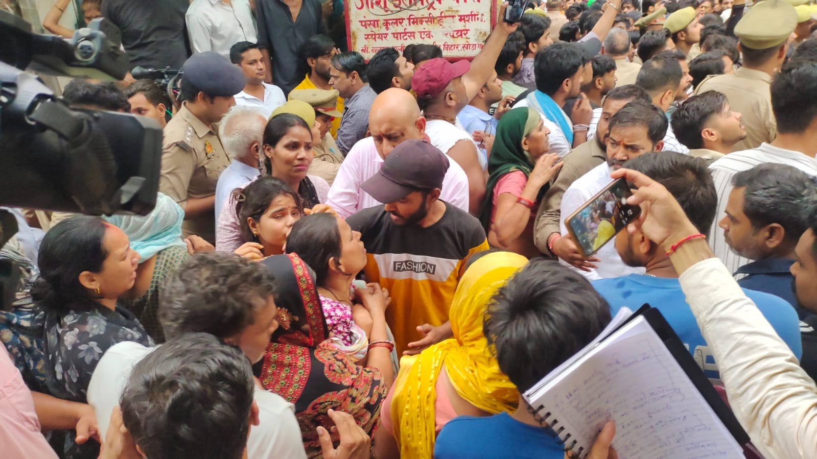 Surya Murder Case Villagers Prevent Asads Burial