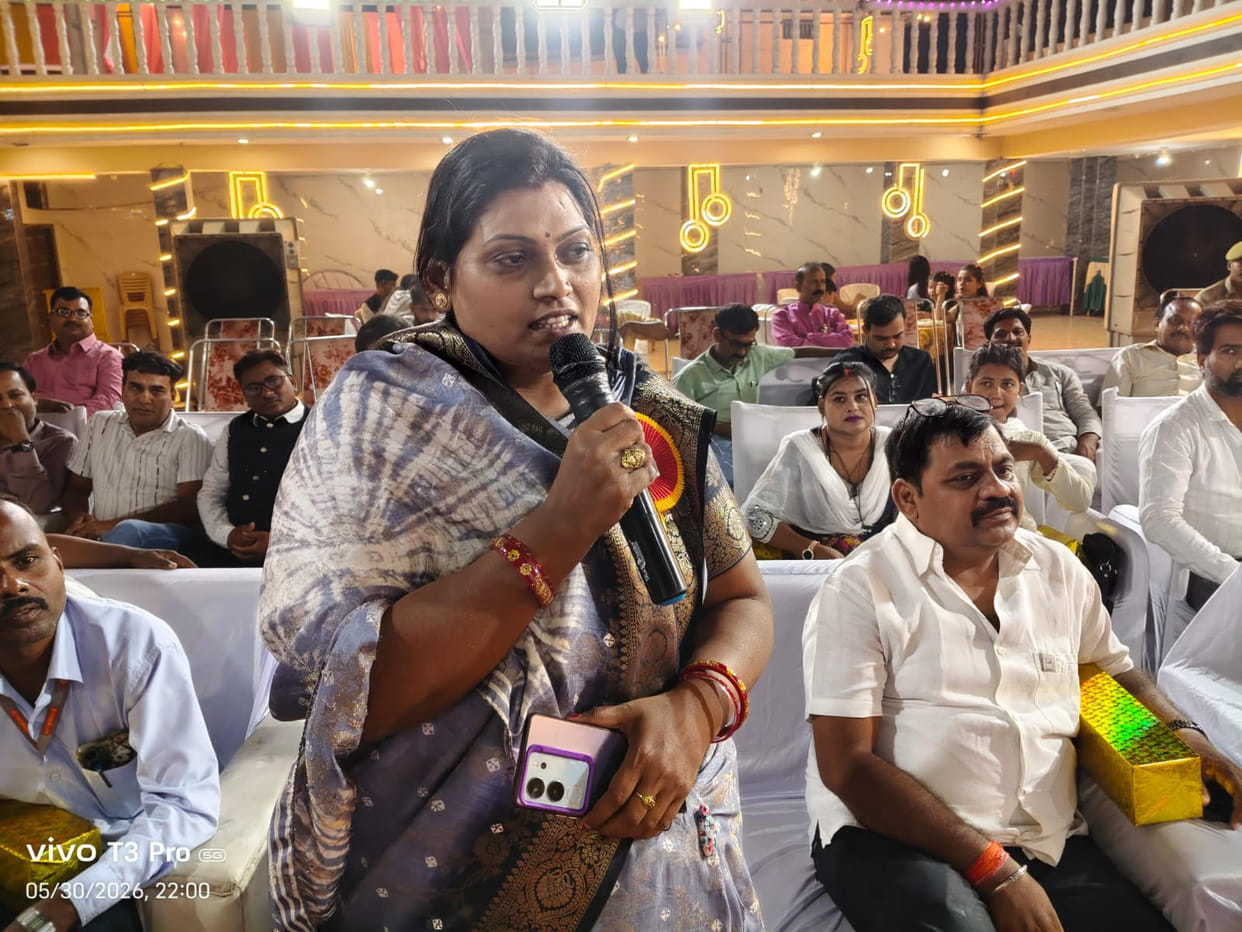 In-depth discussion took place on the topic of tradition, change, and responsibility in Hindi journalism