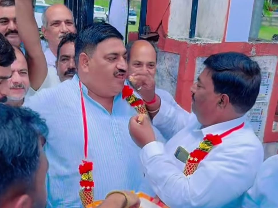 Brijesh Dogra emerged victorious from Ward 2 of Panchayat Samiti Pirathipur.