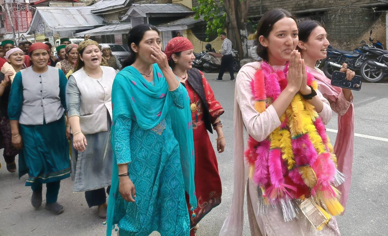 In the interesting contest of the Thaili Chakti Panchayat Samiti ward, Rita Devi won by 8 votes