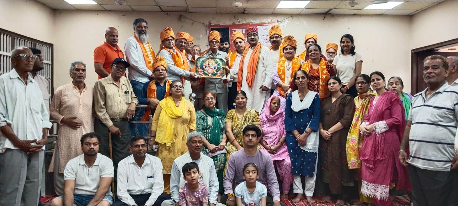पंजाबी धर्मशाला में आयोजित कार्यक्रम में एक मंच पर आए लोग। स्रोत : संस्था