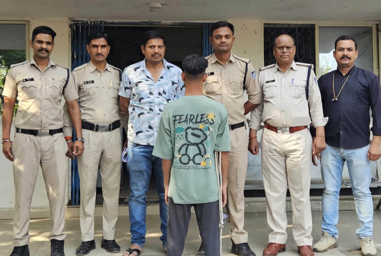 पुलिस गिरफ्त में आरोपी