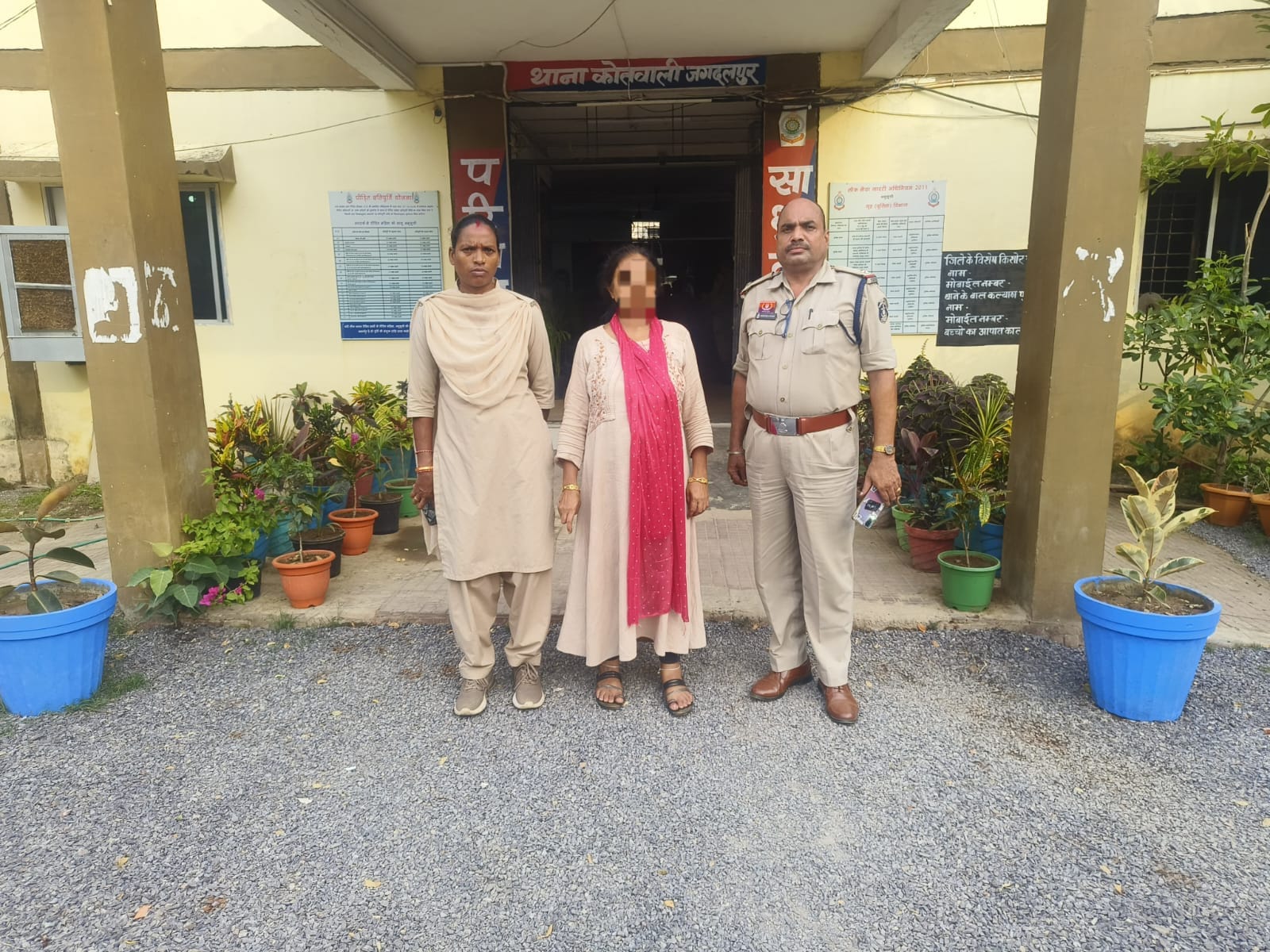 पुलिस हिरासत में आरोपी महिला