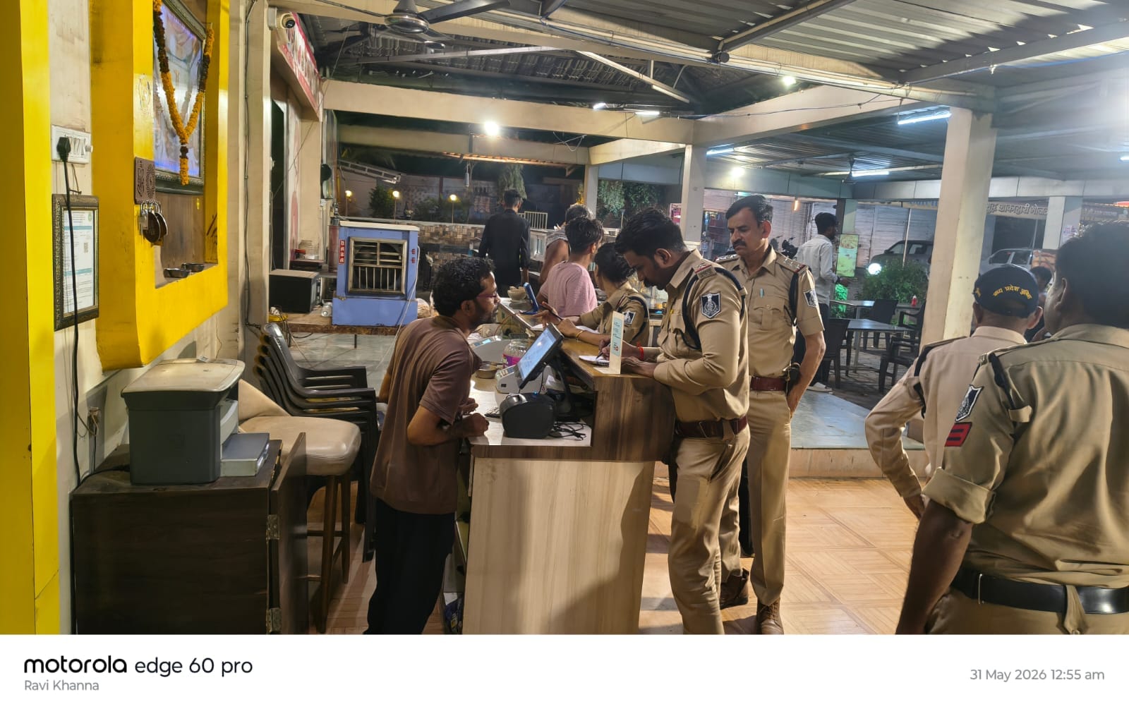 पुलिस ने की गश्त